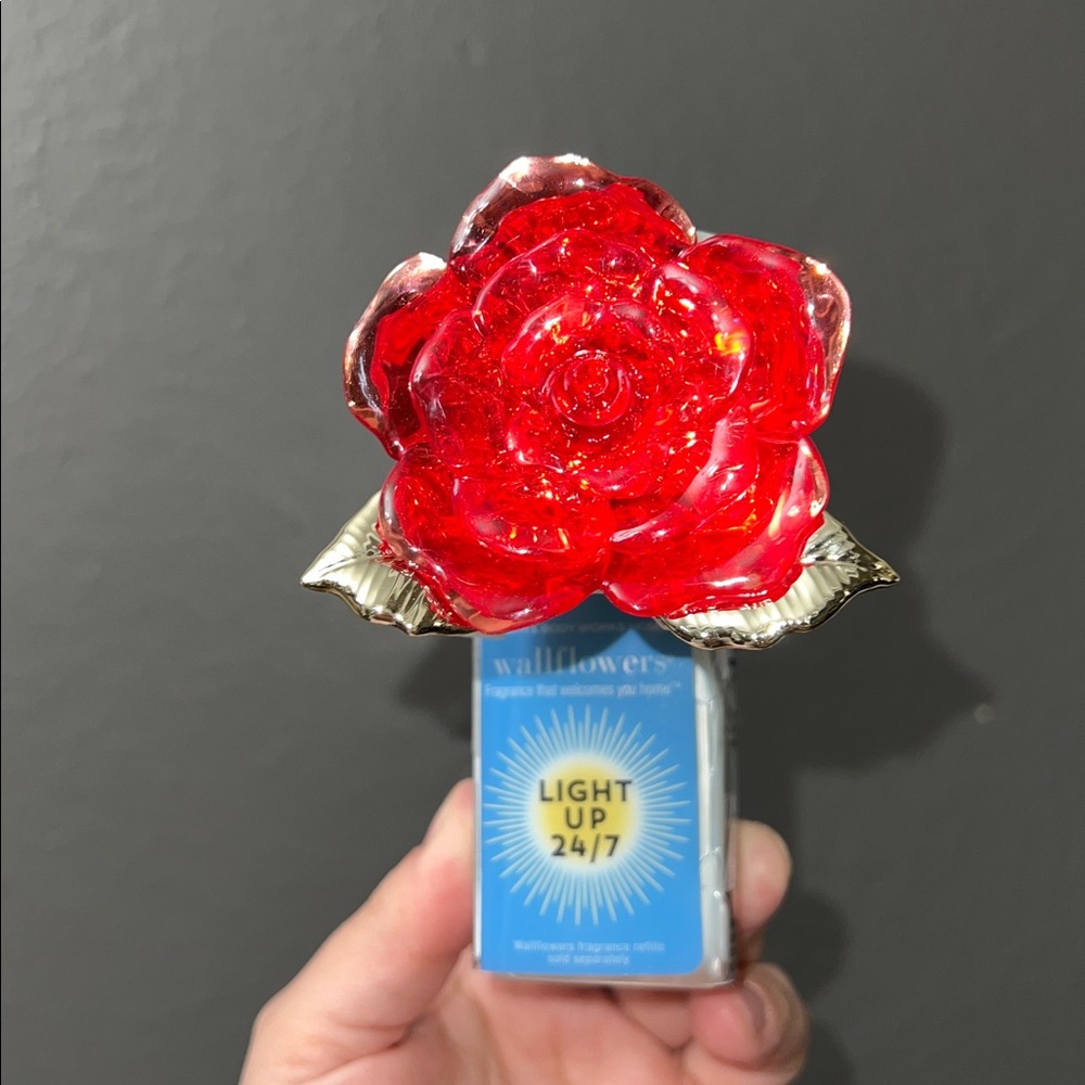 *Retired* Bath & Body Works Crystal 3D Red Rose Wallflower Light Up Plug In. NWT